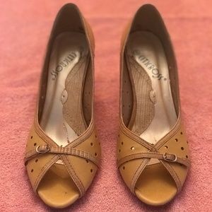 Women's Tan Low Heels